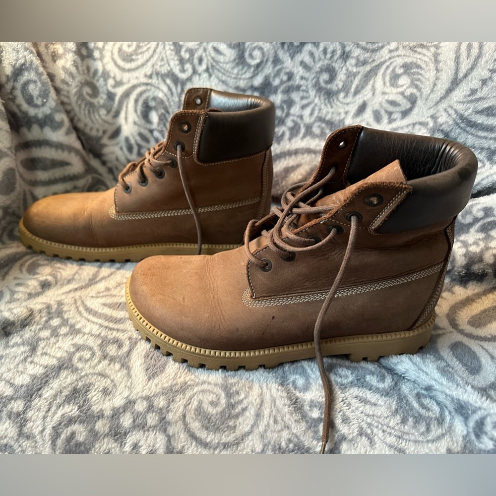 Birkenstock boots 39, like Timberland maybe Bryson? EUC